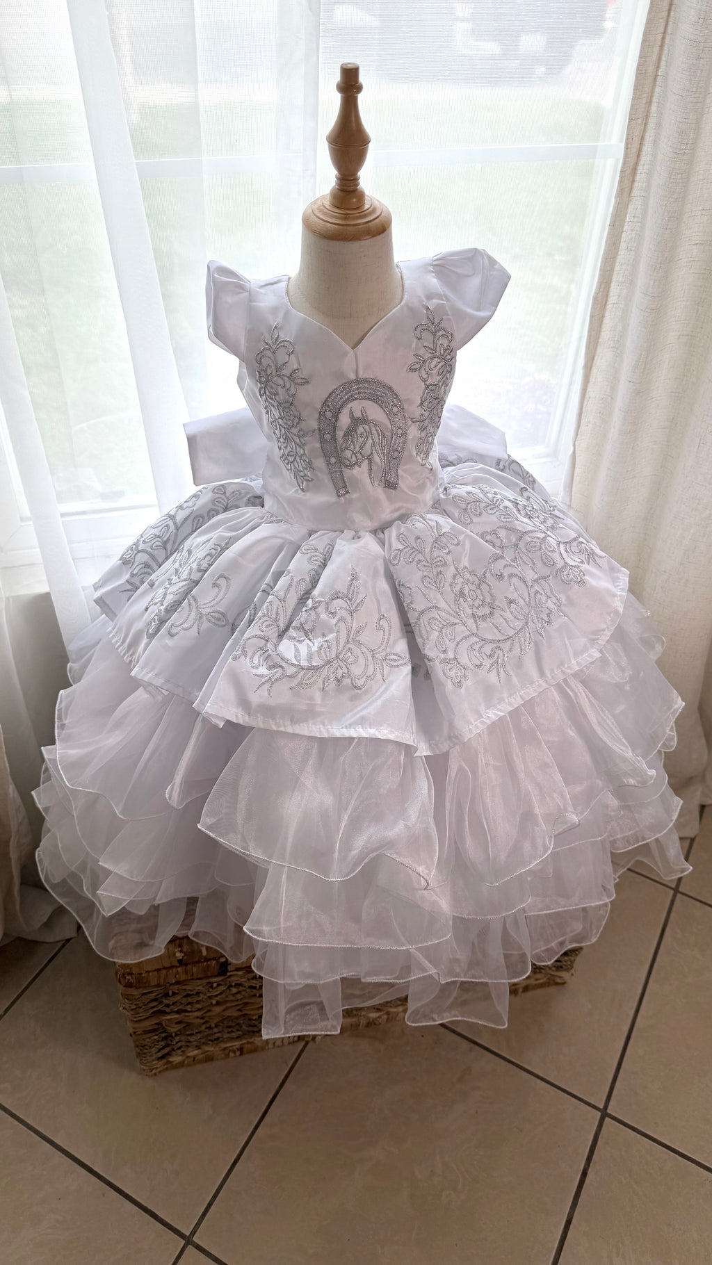 Charra blanco y plata