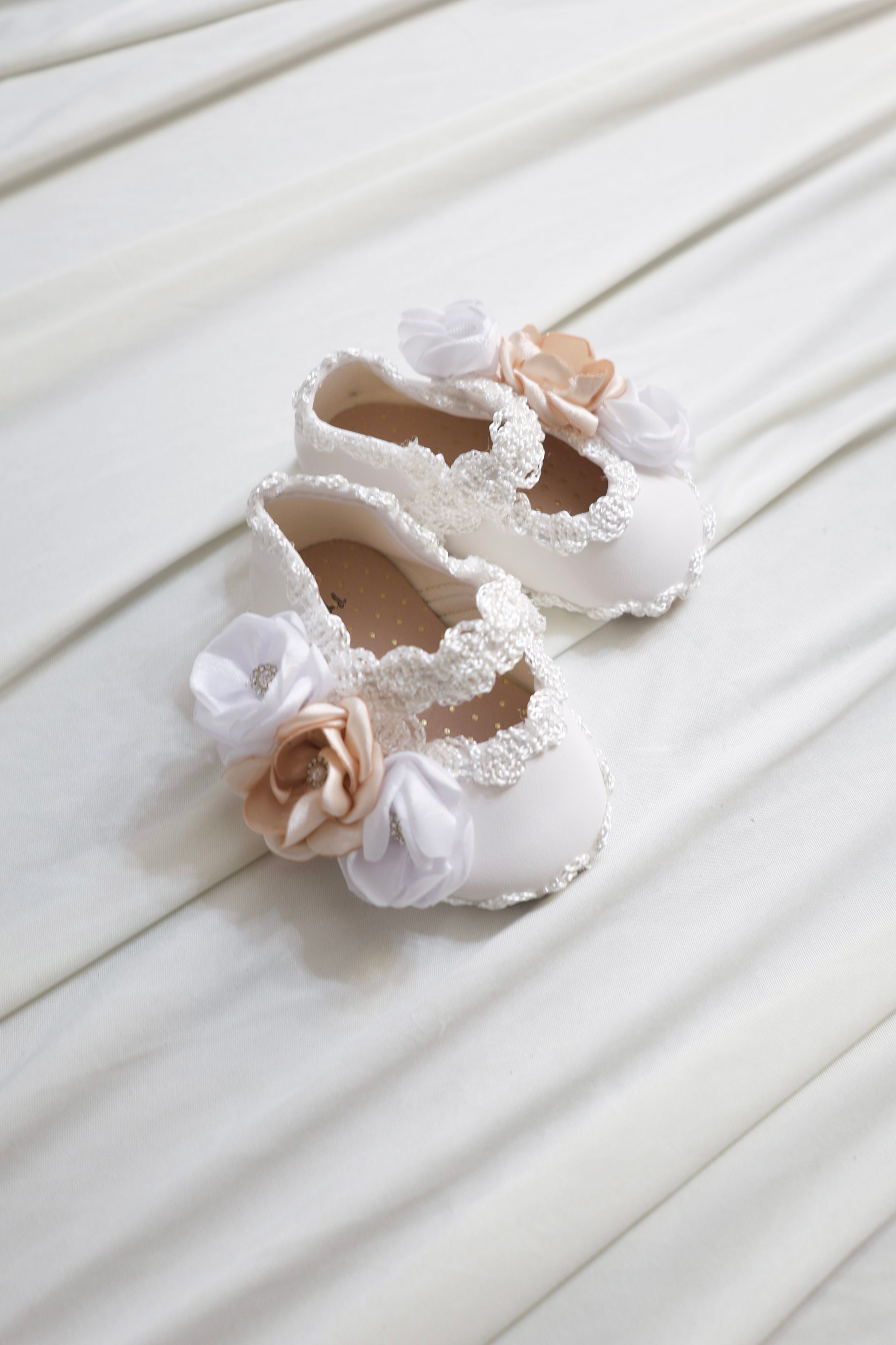 Flowers white