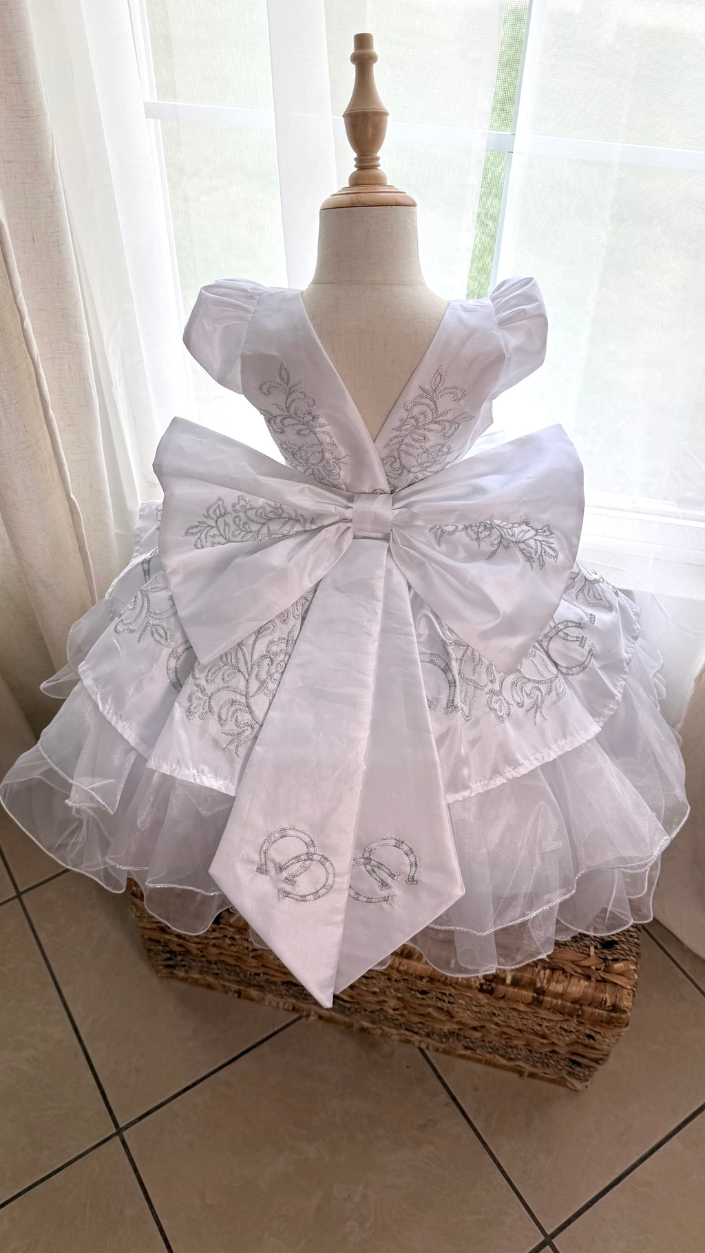 Charra blanco y plata